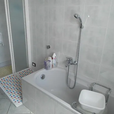 Le Viole Casa Famiglia Per Anziani Bed & Breakfast *